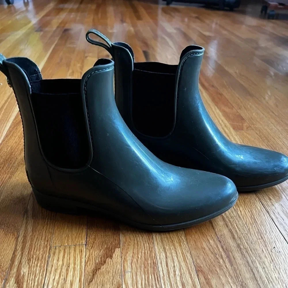 Rubber boots